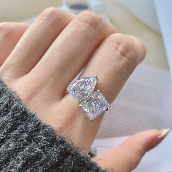 Anillo de Diamantes Bicolor con Diseño de Pera