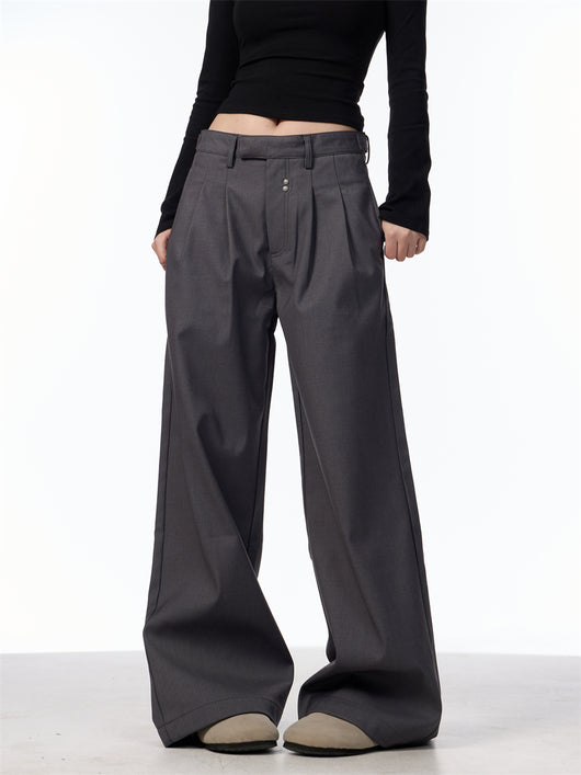 Pantalón Casual Holgado con Pliegues Dobles y Remaches - Image 11