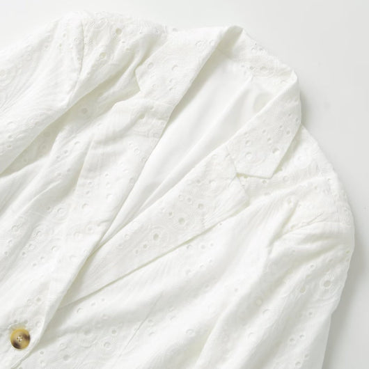 Chaqueta Casual con Detalles Calados y Botón Único - Image 2