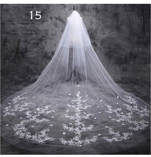 Vestido de Novia Lujo con Cola Larga y Velo de Hada Mágica - Image 10