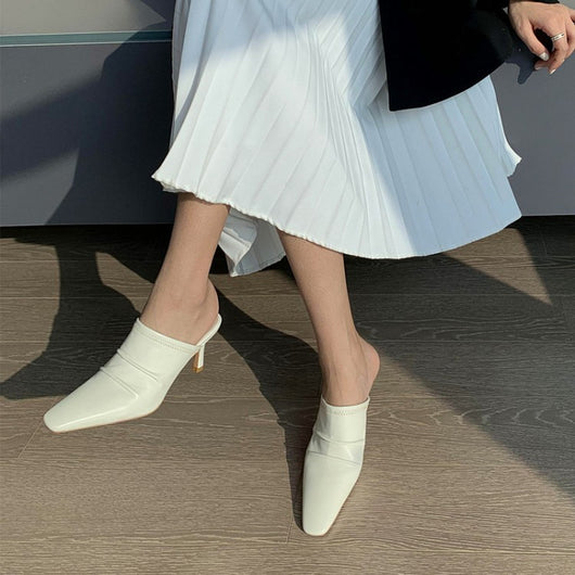 Zapatos de Cuero Vacuno con Punta Cerrada y Tacón Fino Plisado - Image 4