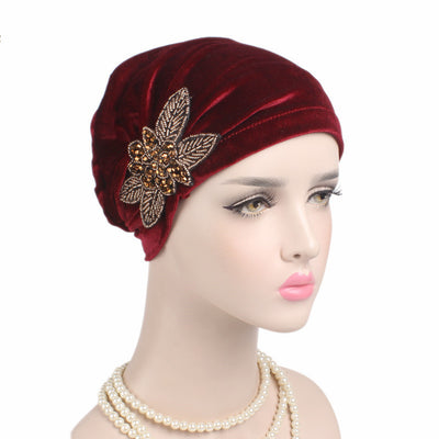 Turbante Velludo con Flores Perladas y Pliegues Elegantes - Image 6