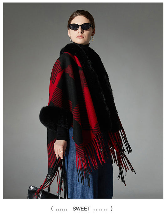Chal Navideño Rojo con Cuello de Peluche, Diseño Jacquard y Borlas Geométricas - Image 13