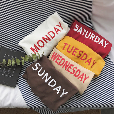Playera Suelta Casual con Estampado Semanal para Hombre - Image 9