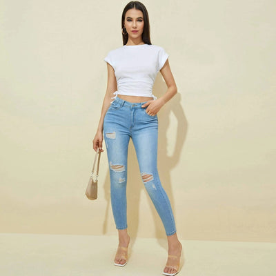 Blusa Blanca Clásica con Abertura Lateral y Manga Corta - Image 10