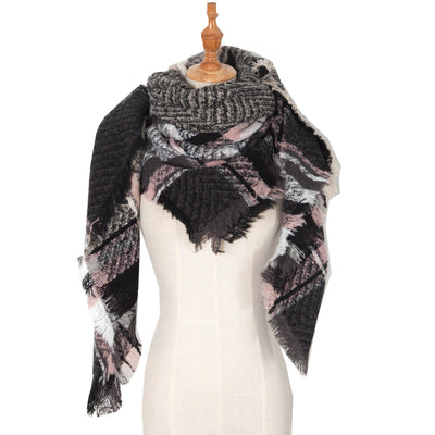 Chal Triangular Escocés para Otoño e Invierno - Amplio y Versátil - Image 49