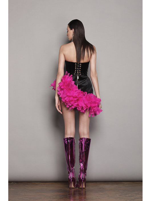 Vestido de Fiesta Ajustado con Plumas y Diseño Asimétrico - Image 7