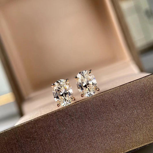 Aretes de Plata 925 con Diamante Oval - Diseño Elegante y Minimalista