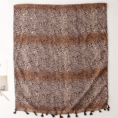 Pañuelo de Seda Voile Estampado Leopardo Degradado Café con Borlas Artesanales Protección Solar - Image 4