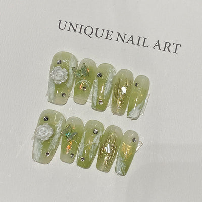 Uñas con Tinte Verde para Manicura Blanca Impactante - Image 7