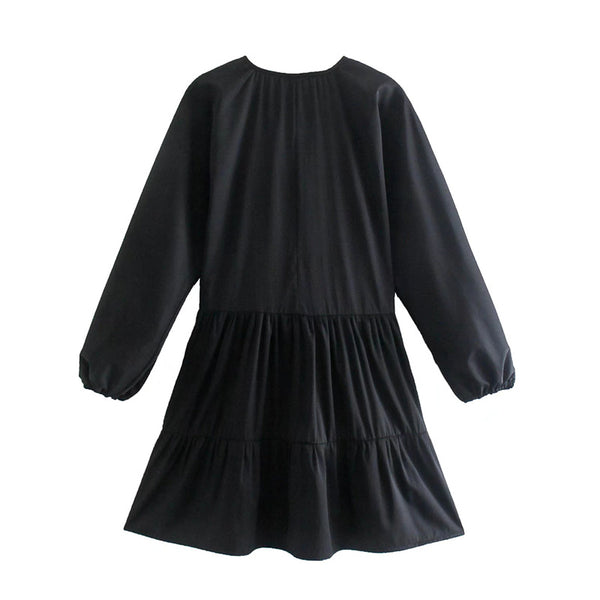 Vestido Corto de Manga Larga con Paneles Superpuestos