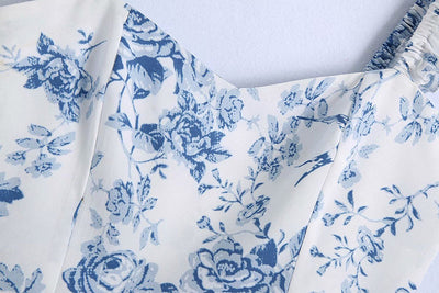 Blusa Corta con Estampado Porcelana Azul y Blanco y Mangas Fruncidas - Image 10