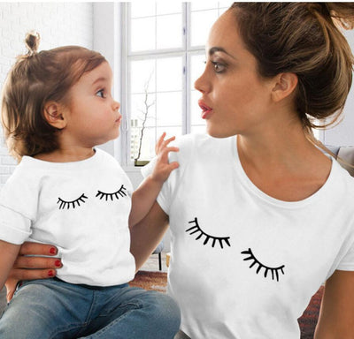Playera Roja con Estampado de Labios para Niña - Diseño Familiar Divertido - Image 14