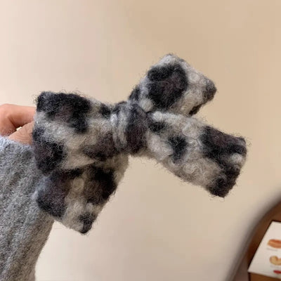 Clip Tiburón de Felpa Leopardo con Moño para Recogido Elegante - Image 14