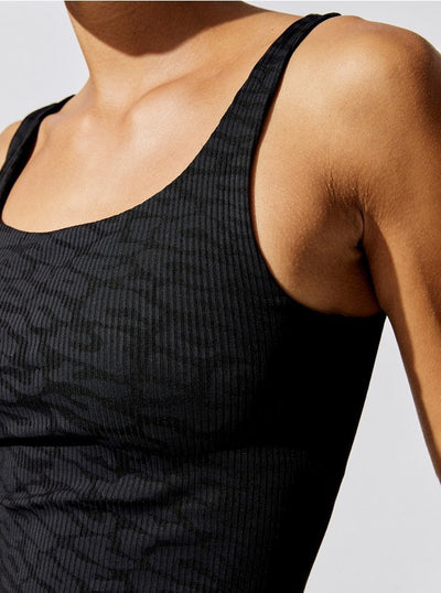 Conjunto Deportivo Ajustado: Musculosa y Pantalón de Yoga y Fitness - Image 7