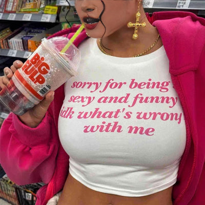 Top Ajustado Street Vibe con Estampado de Letras Inglesas Corto