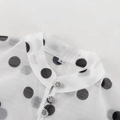Blusa Elegante con Cuello Alto, Encaje y Lunares - Image 17