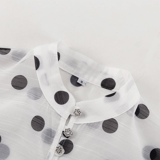 Blusa Elegante con Cuello Alto, Encaje y Lunares - Image 17