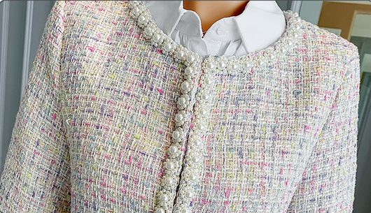 Conjunto Elegante de Chaqueta Tweed y Blusa Plisada para Mujer - Image 23