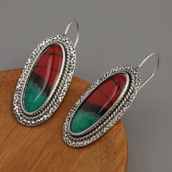 Aretes Triángulo Geométrico Azul Marino en Esmalte - Image 5