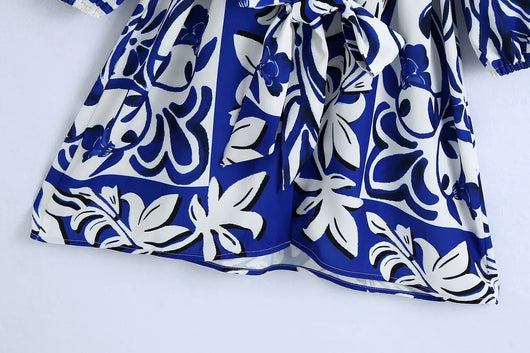 Vestido Camisero Azul y Blanco Porcelana con Solapa y Drapeado en Cintura - Image 13