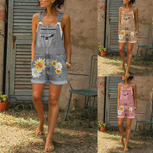 Shorts Bib con Tirantes Estampados y Detalles Bordados
