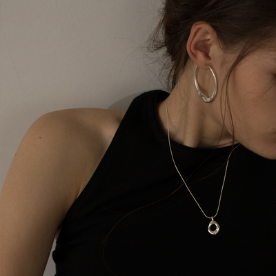 Aretes Circulares Dorados de Lujo para Mujer - Diseño Europeo - Image 3