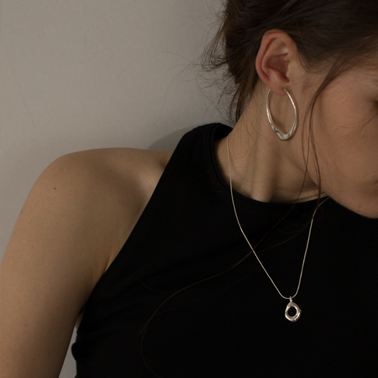 Aretes Circulares Dorados de Lujo para Mujer - Diseño Europeo - Image 3