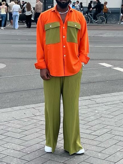Conjunto Bicolor Naranja y Verde Oliva: Camisa Bloqueada con Pantalón de Pierna Ancha