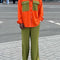 Conjunto Bicolor Naranja y Verde Oliva: Camisa Bloqueada con Pantalón de Pierna Ancha