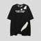 Camiseta Estilo Urbano con Letras Rasgada y Detalles Distressed