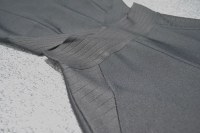 Mono Elegante sin Mangas con Cuello de Pie y Detalles Calados - Image 9