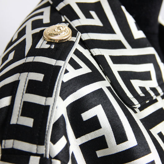 Gabardina Larga Negra Estampada - Image 10