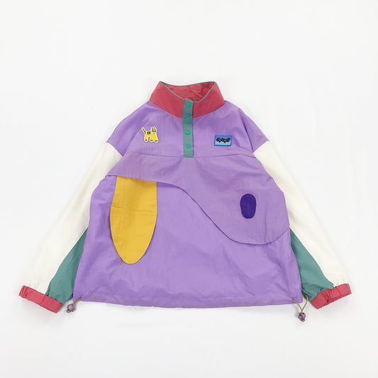 Chaqueta Suéter con Cuello Alto y Parche de León - Diseño de Combinación de Colores Moderno