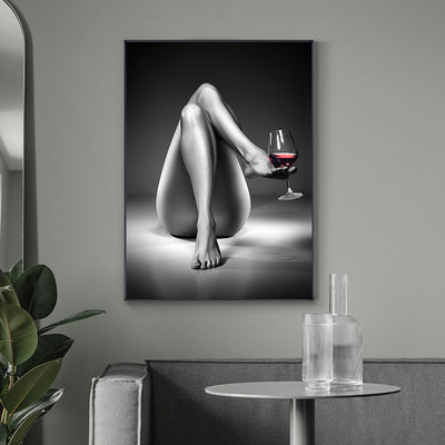Cuadro de Lona Mujer con Copa de Vino en Blanco y Negro - Image 4