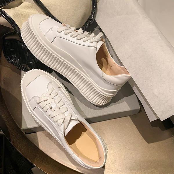 Tenis Casuales de Suela Gruesa con Punta Redonda y Cordones en Beige
