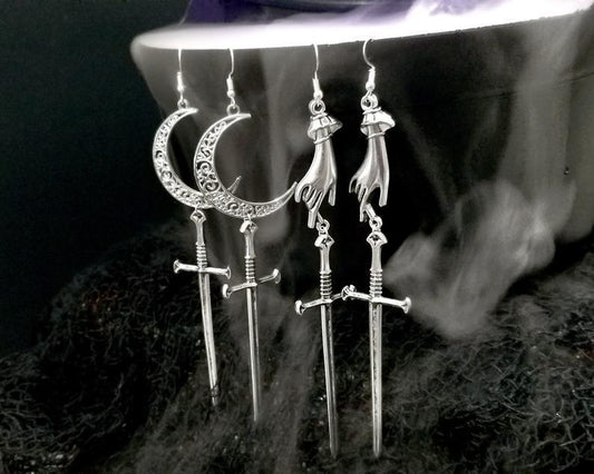 Aretes Espada Gótica Hueca Luna Bruja para Halloween