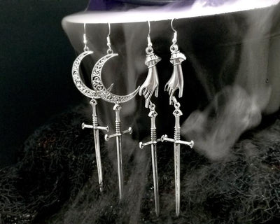 Aretes Espada Gótica Hueca Luna Bruja para Halloween