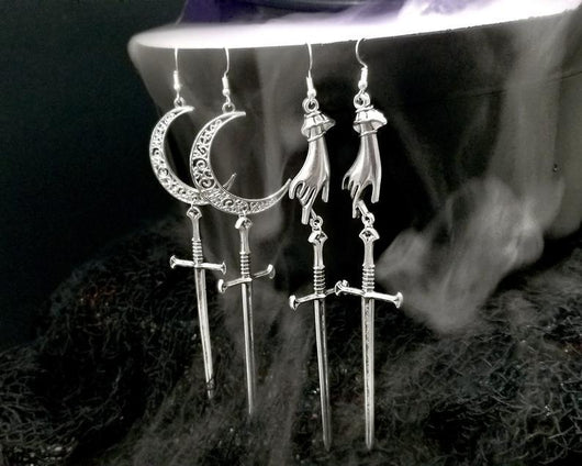 Aretes Espada Gótica Hueca Luna Bruja para Halloween