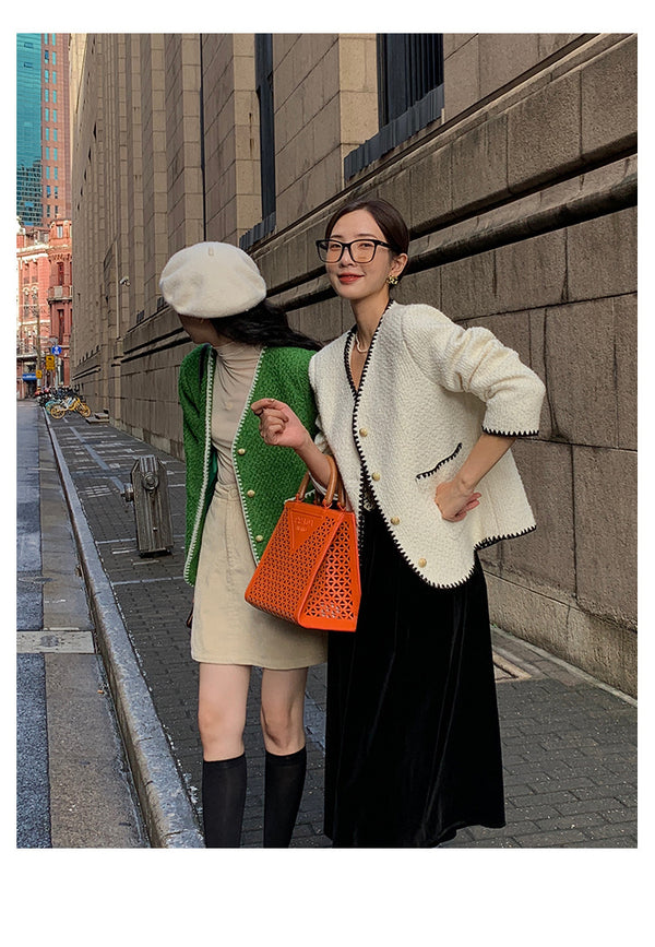 Chaqueta Entallada de Cuello V y Manga Larga con Acabado Elegante
