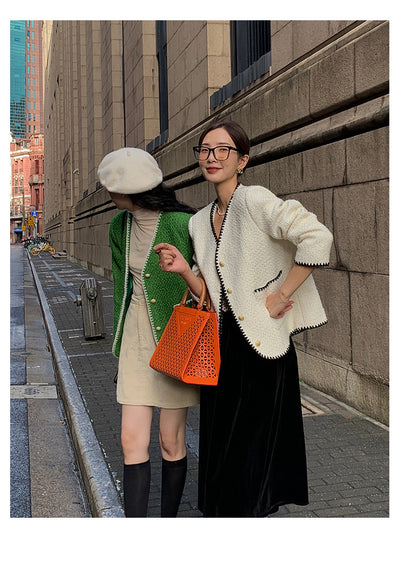 Chaqueta Entallada de Cuello V y Manga Larga con Acabado Elegante