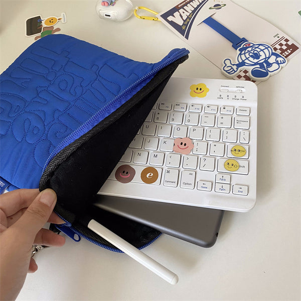 Funda Acolchada para Laptop y Tablet con Bordado Elegante