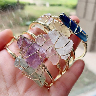 Pulsera de Cristal Natural en Bruto con Alambre Dorado