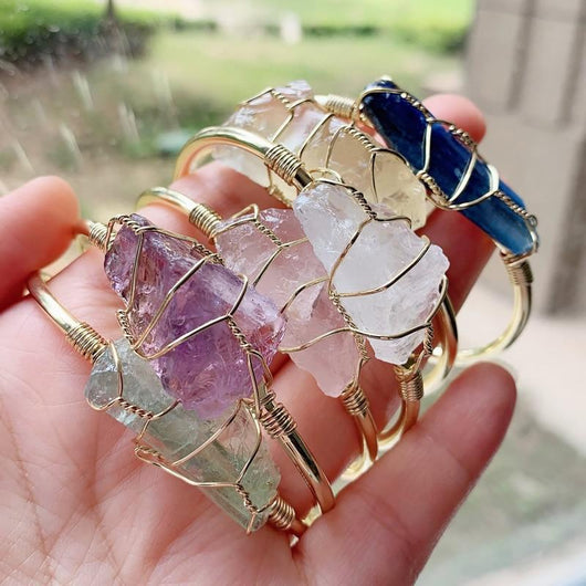 Pulsera de Cristal Natural en Bruto con Alambre Dorado