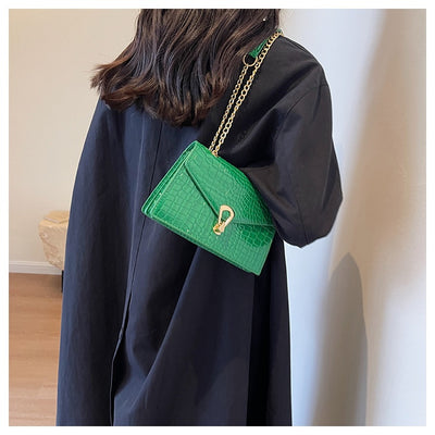 Bolso Bandolera Crossbody con Estampado Cocodrilo y Cadena Dorada - Image 20