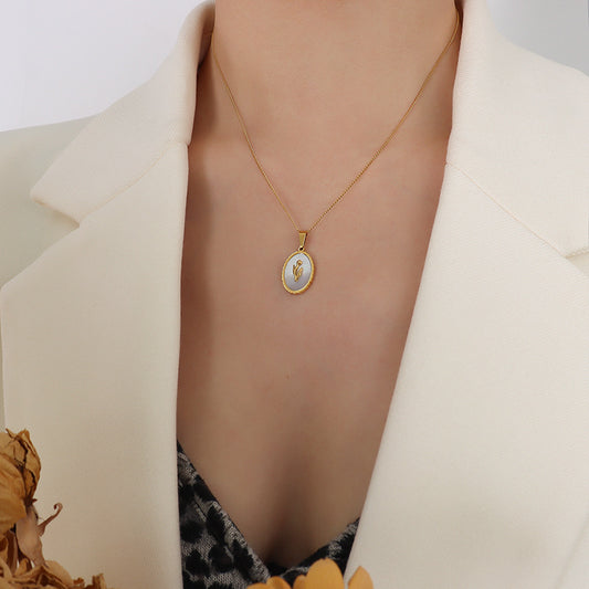 Collar de Concha Marina Blanca con Diseño de Tulipán para Clavícula - Image 2
