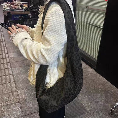 Bolsa Bandolera Estampado Leopardo con Pliegues - Image 4