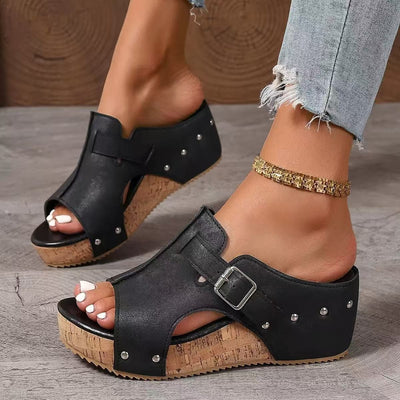 Sandalias Cuña Talla Grande con Remaches - Image 7