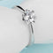 Anillo de Moissanita Copo de Nieve Brazos Rectos 50 Puntos Elegante y Delicado