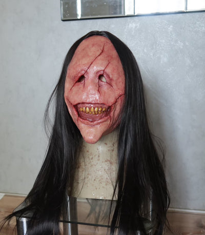 Máscara de Demonio con Cabello Largo y Dientes Aterradores - Image 5